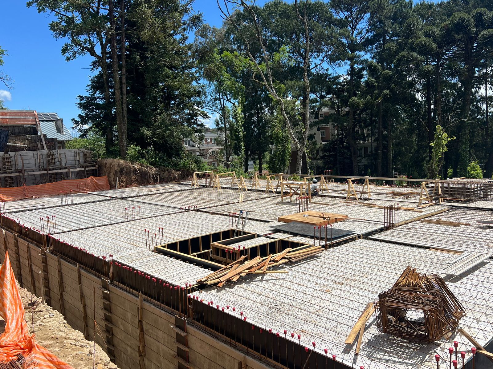 Apartamento Duplex sendo 2 suítes para venda no bairro Planalto em Gramado