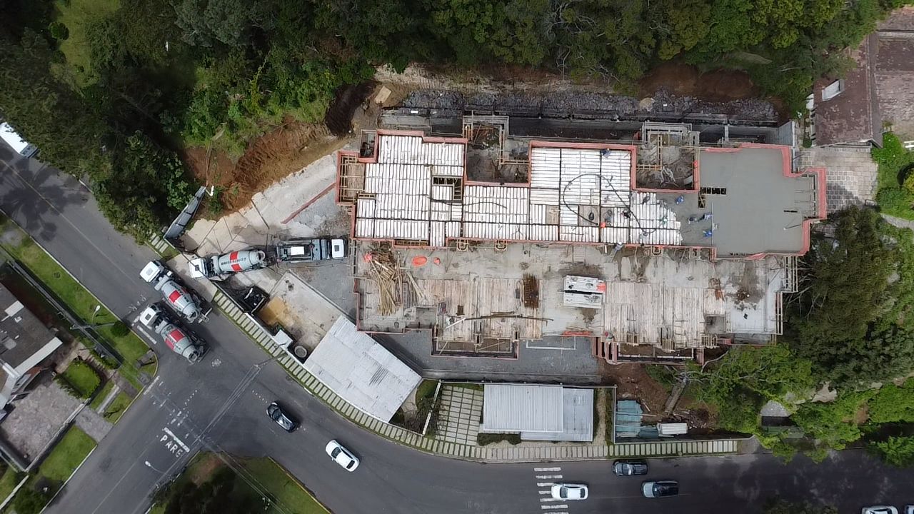 Apartamento Duplex sendo 2 suítes para venda no bairro Planalto em Gramado