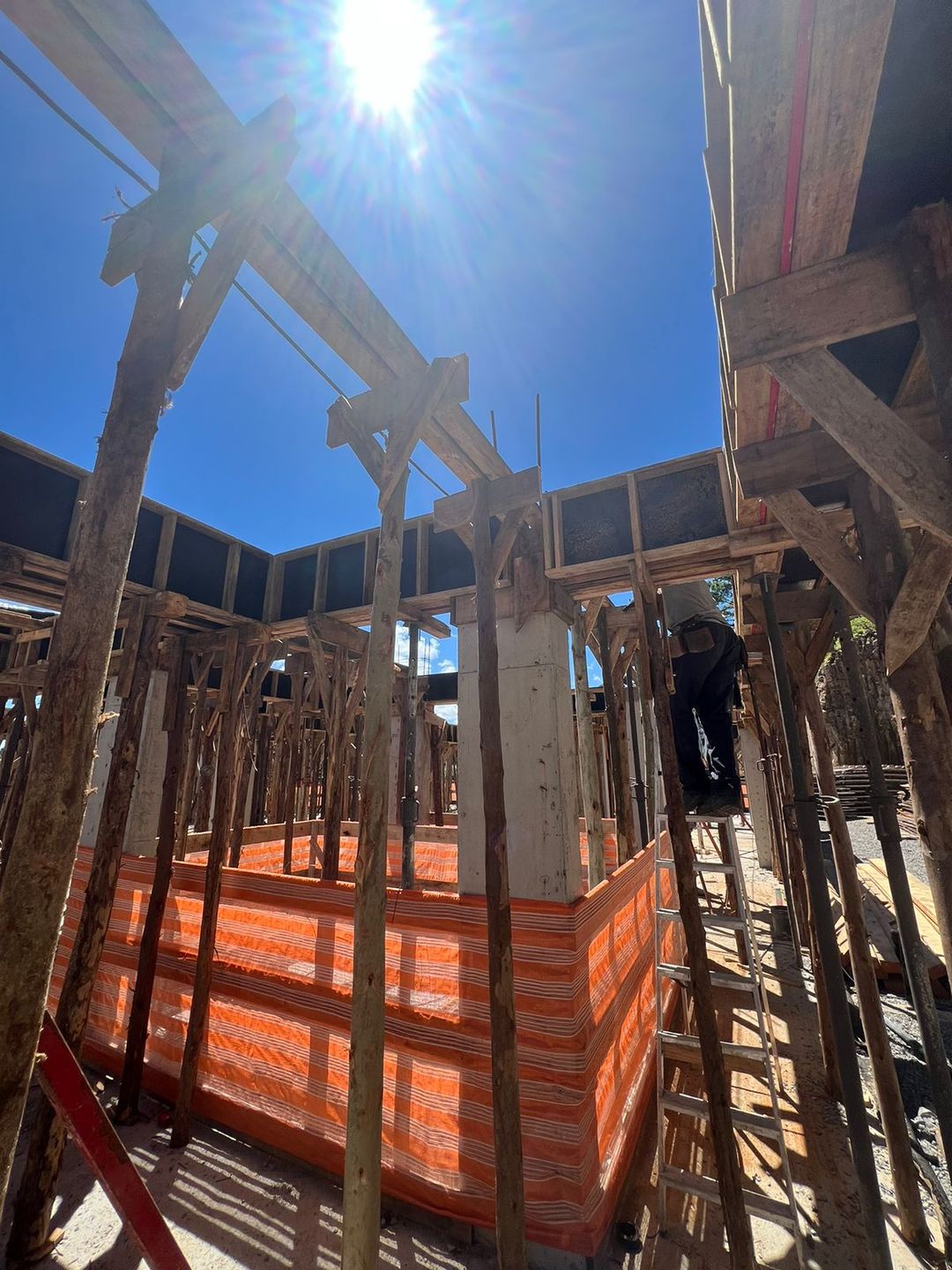 Apartamento Duplex sendo 2 suítes para venda no bairro Planalto em Gramado