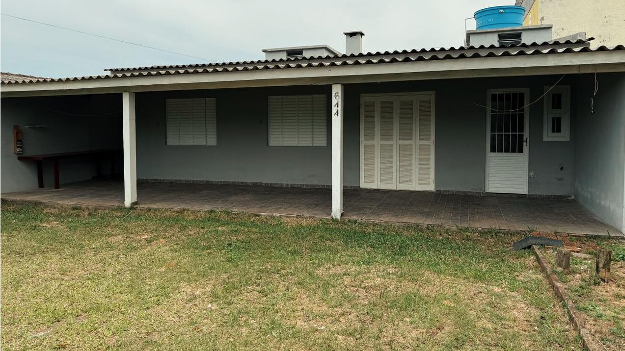 Casa 2 quartos sendo 1 suíte para venda no bairro Praia Azul em Arroio do Sal