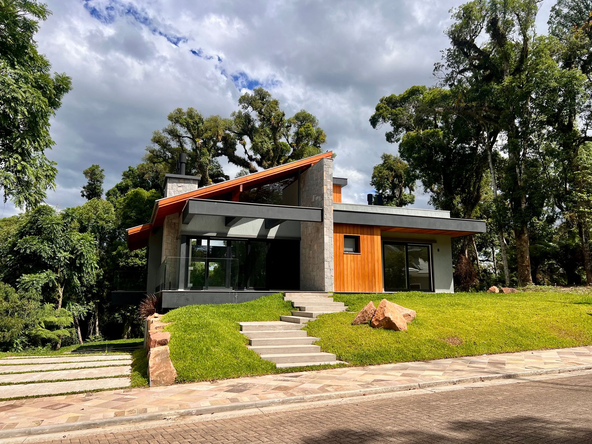 Casa 3 quartos sendo 3 suítes para venda no bairro Carniel em Gramado