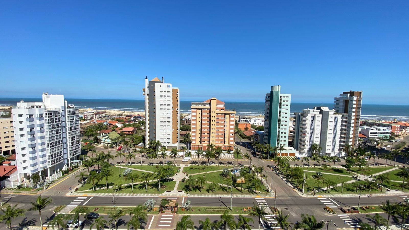 Apartamento 4 quartos sendo 3 suítes para venda no bairro Centro em Torres