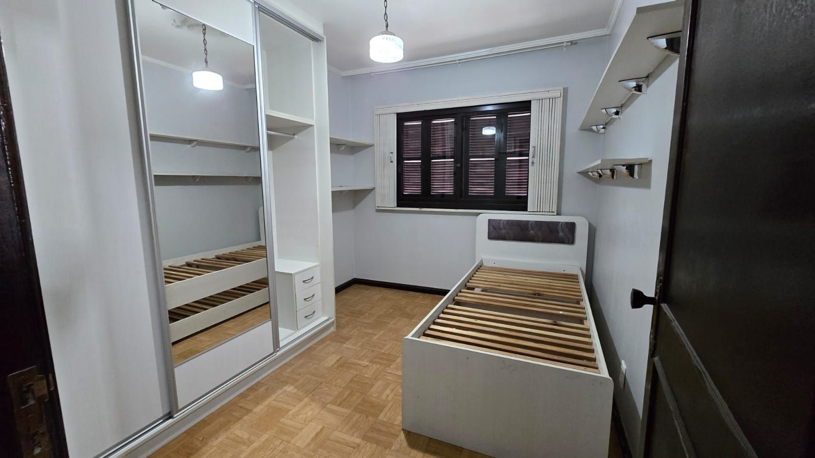 Sobrado Duplex 3 quartos sendo 1 suíte para venda no bairro Jardim das Hortências em Caxias do Sul