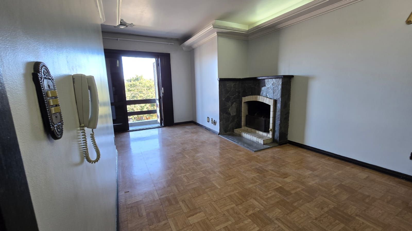 Sobrado Duplex 3 quartos sendo 1 suíte para venda no bairro Jardim das Hortências em Caxias do Sul