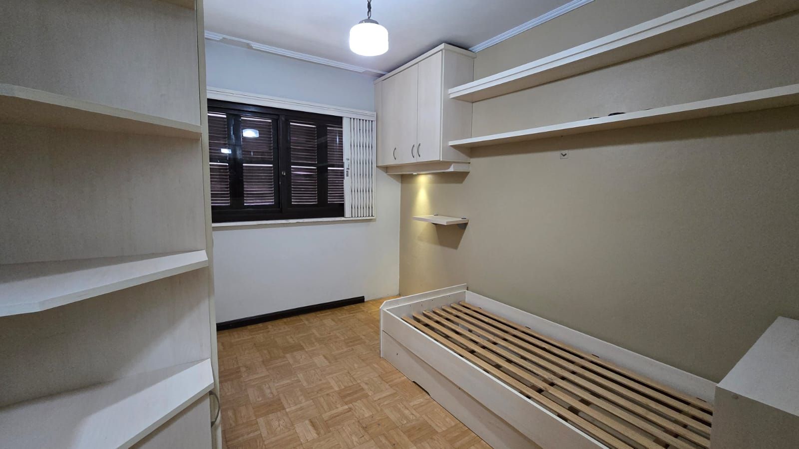 Sobrado Duplex 3 quartos sendo 1 suíte para venda no bairro Jardim das Hortências em Caxias do Sul