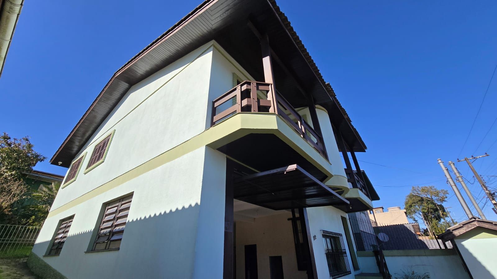 Sobrado Duplex 3 quartos sendo 1 suíte para venda no bairro Jardim das Hortências em Caxias do Sul