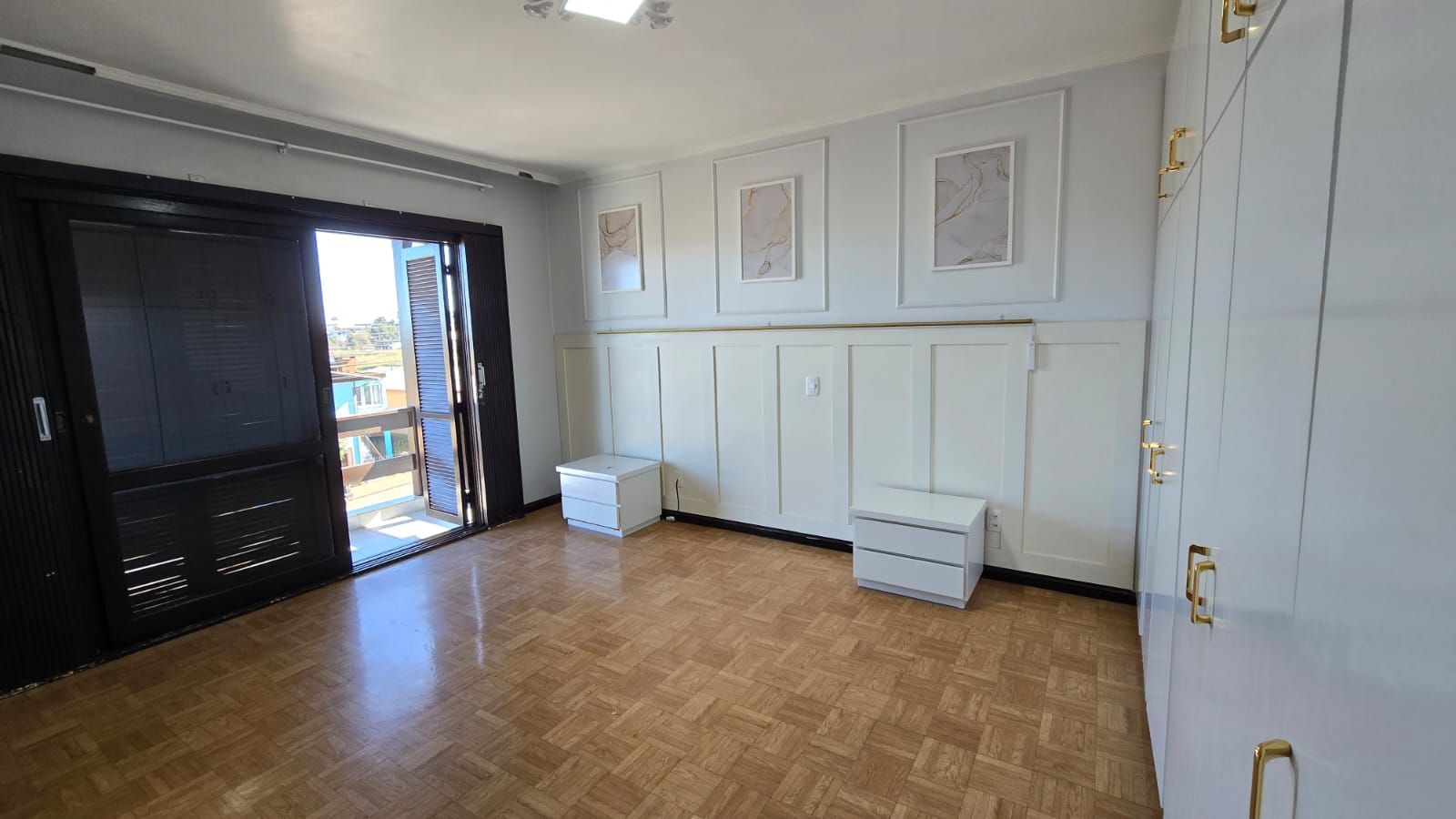 Sobrado Duplex 3 quartos sendo 1 suíte para venda no bairro Jardim das Hortências em Caxias do Sul