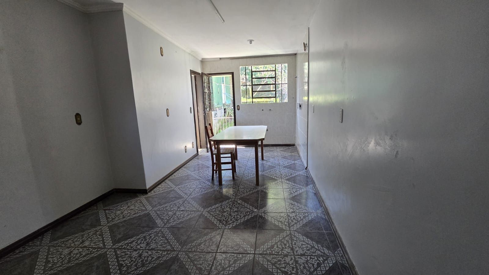 Sobrado Duplex 3 quartos sendo 1 suíte para venda no bairro Jardim das Hortências em Caxias do Sul