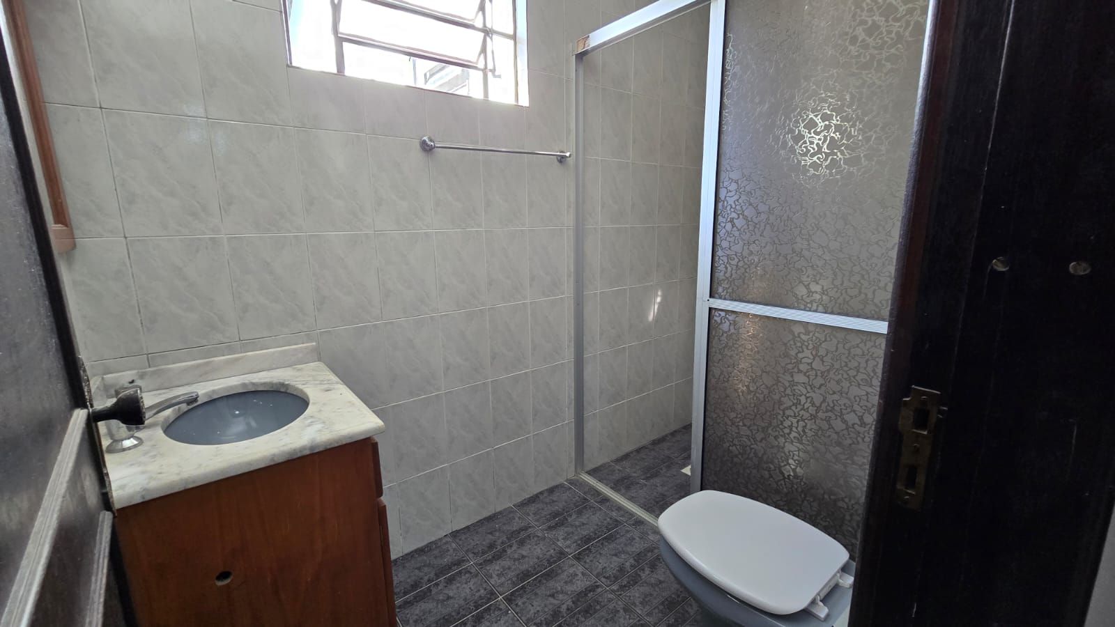 Sobrado Duplex 3 quartos sendo 1 suíte para venda no bairro Jardim das Hortências em Caxias do Sul