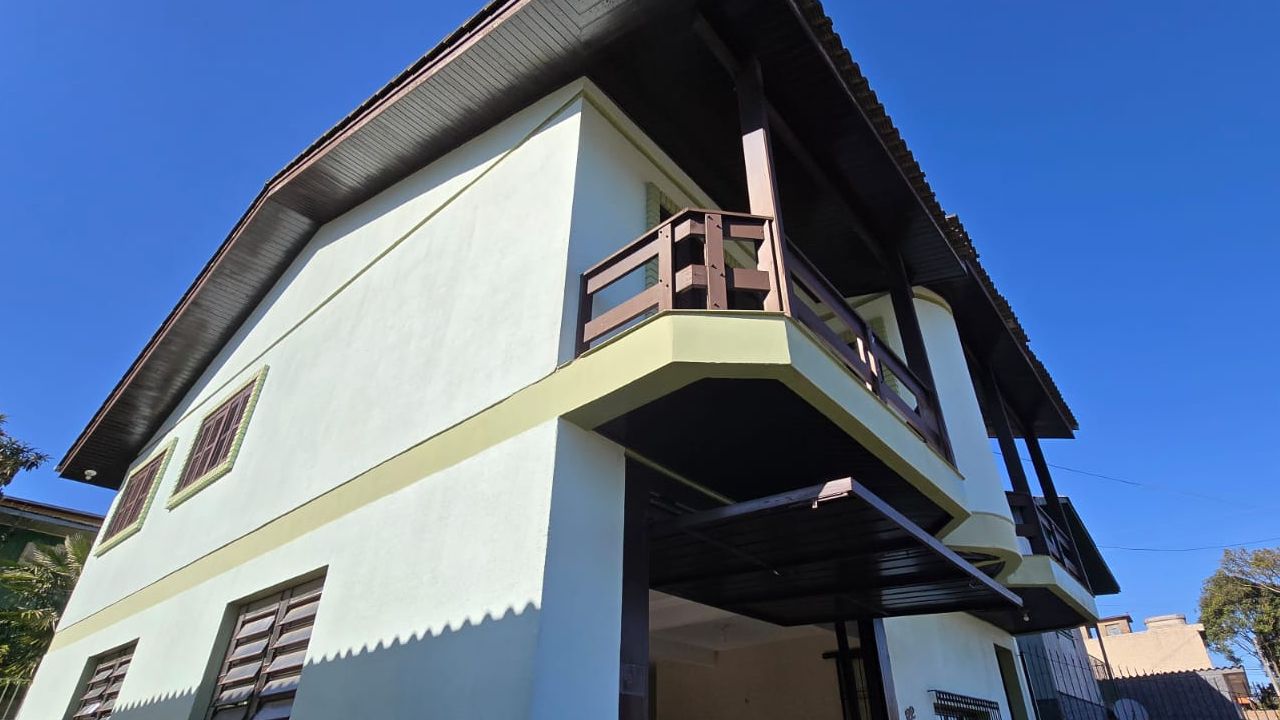 Sobrado Duplex 3 quartos sendo 1 suíte para venda no bairro Jardim das Hortências em Caxias do Sul