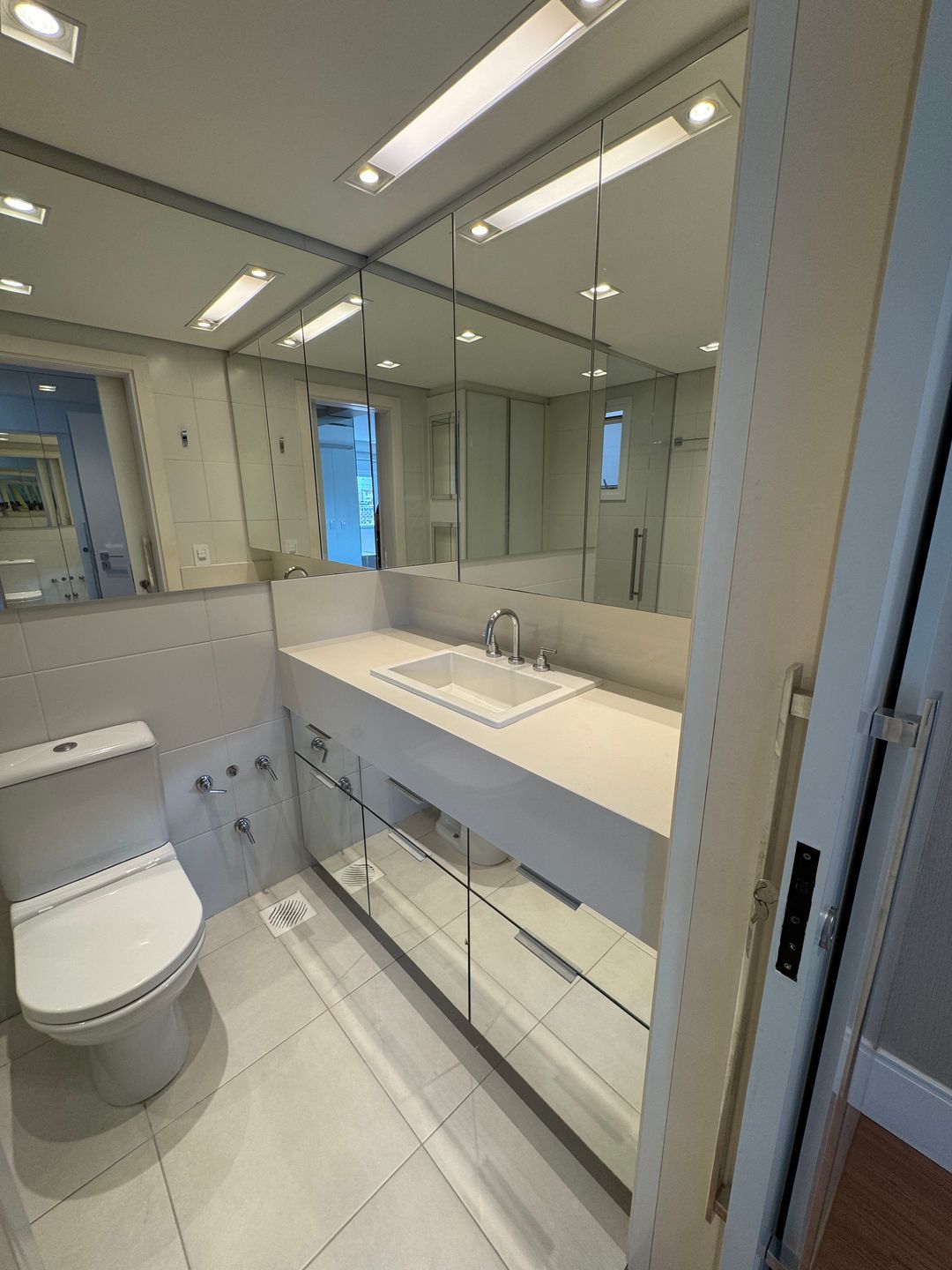 Apartamento 2 quartos sendo 2 suítes para venda no bairro São Leopoldo em Caxias do Sul