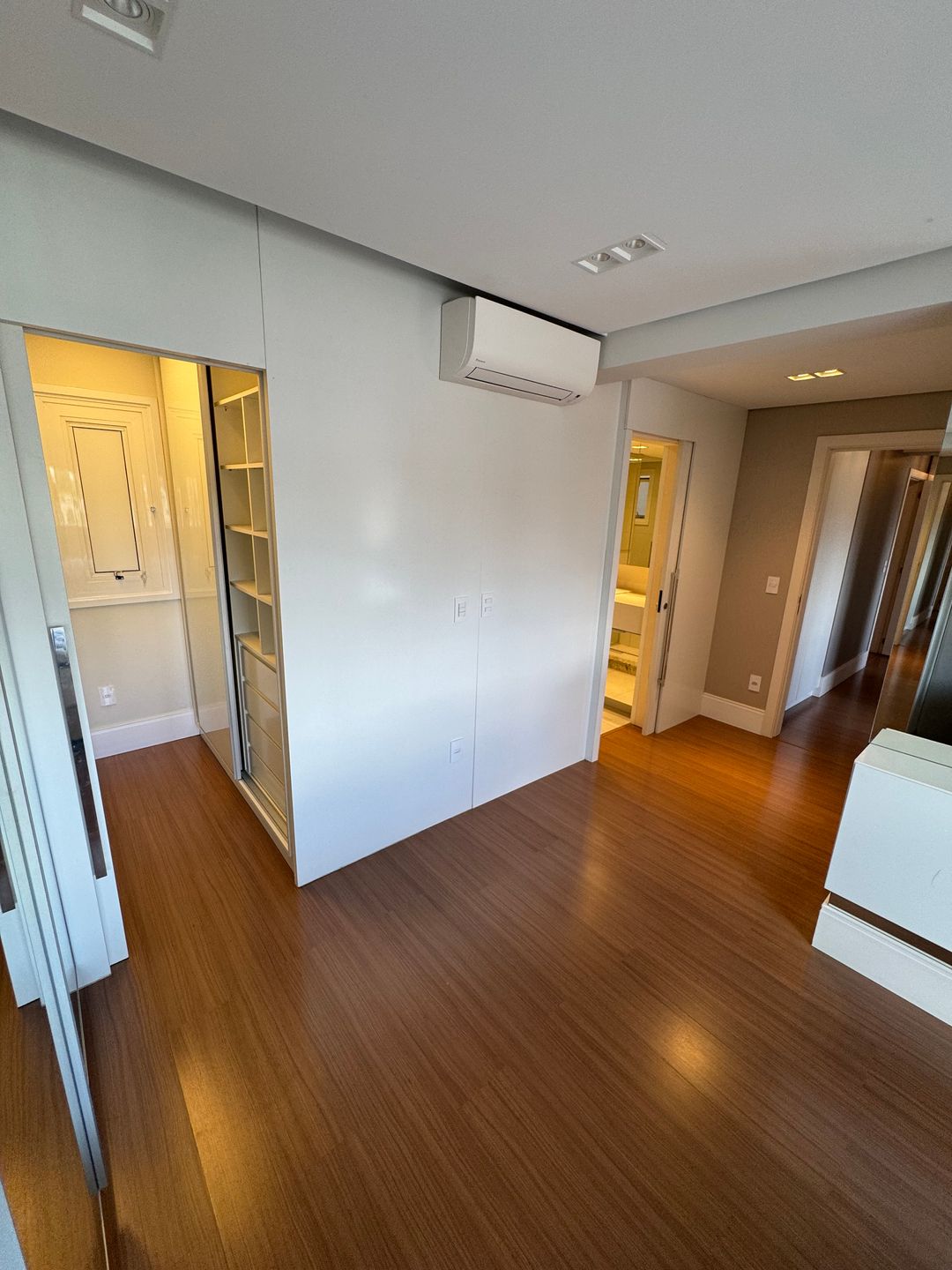 Apartamento 2 quartos sendo 2 suítes para venda no bairro São Leopoldo em Caxias do Sul