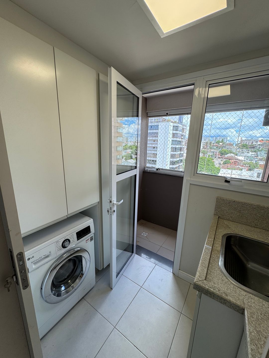 Apartamento 2 quartos sendo 2 suítes para venda no bairro São Leopoldo em Caxias do Sul