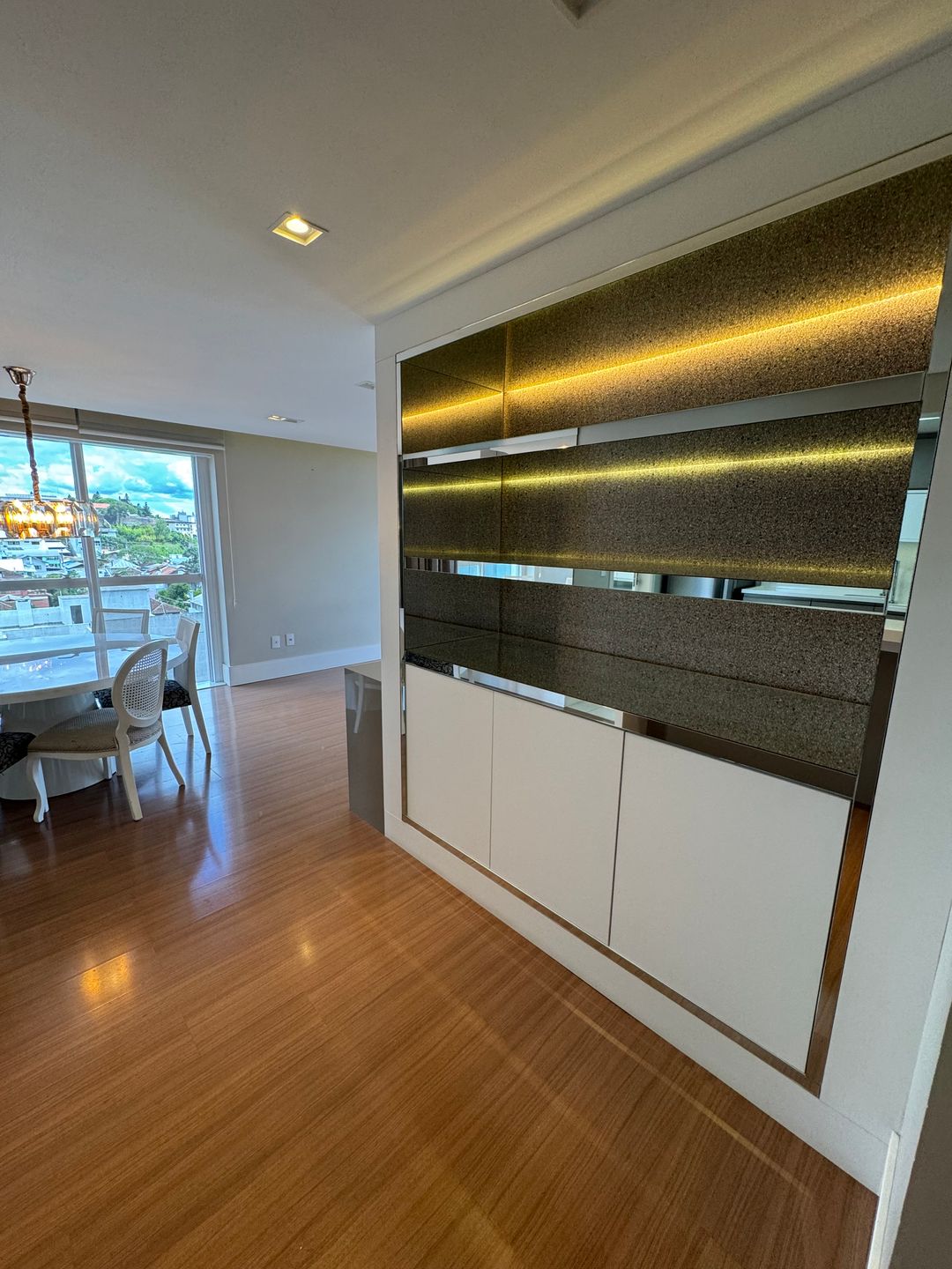 Apartamento 2 quartos sendo 2 suítes para venda no bairro São Leopoldo em Caxias do Sul