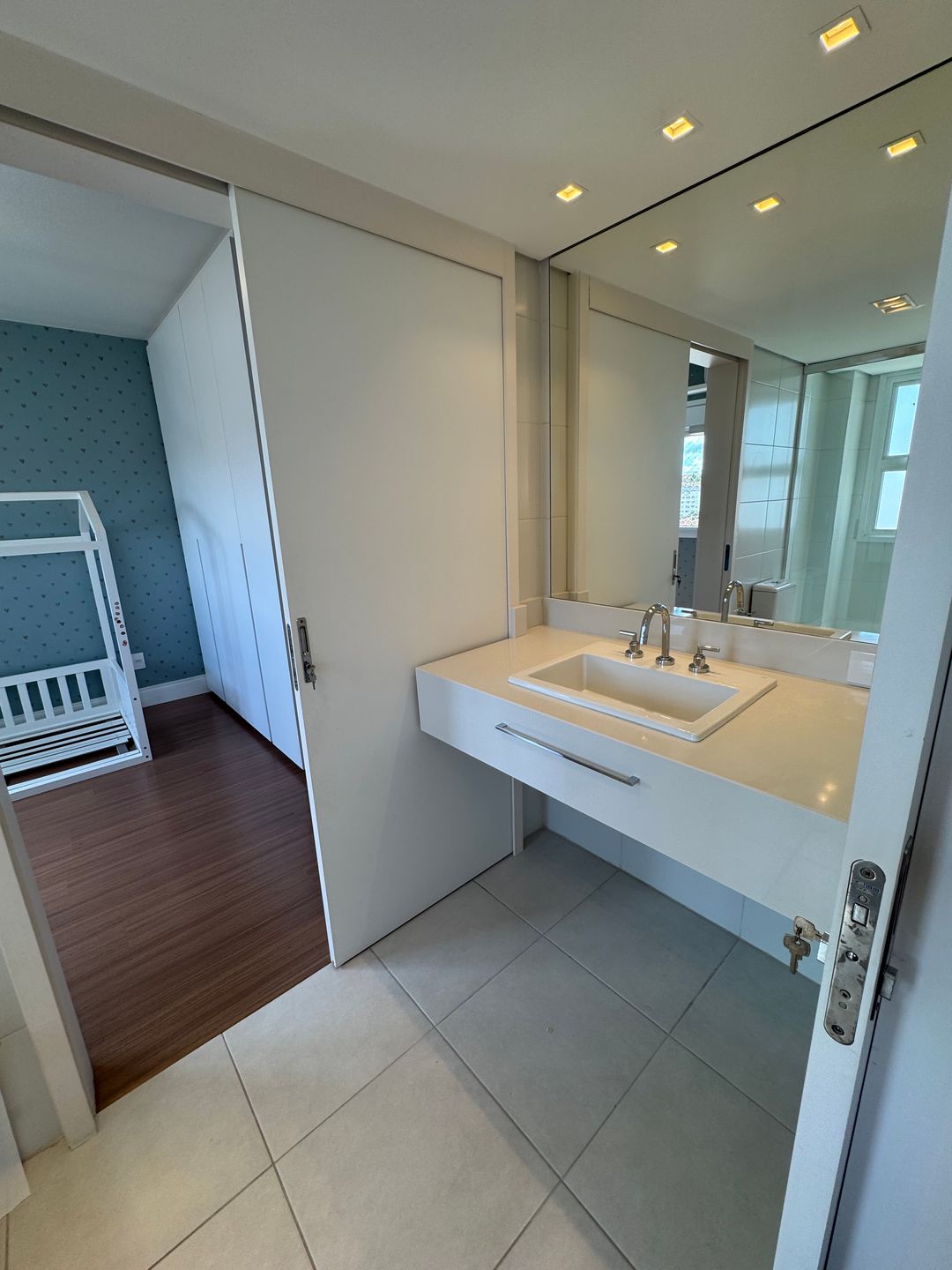 Apartamento 2 quartos sendo 2 suítes para venda no bairro São Leopoldo em Caxias do Sul