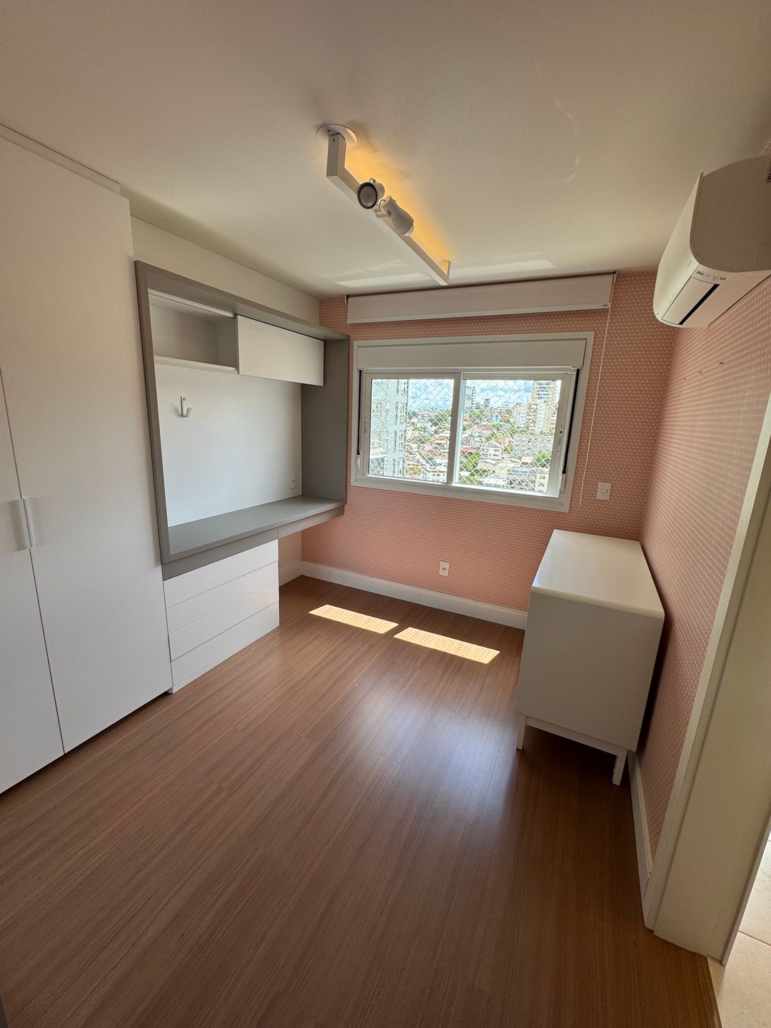 Apartamento 2 quartos sendo 2 suítes para venda no bairro São Leopoldo em Caxias do Sul