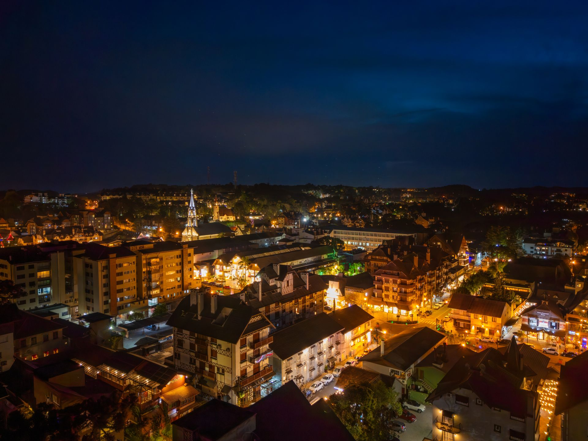 Apartamento 2 quartos sendo 2 suítes para venda no bairro Centro em Gramado