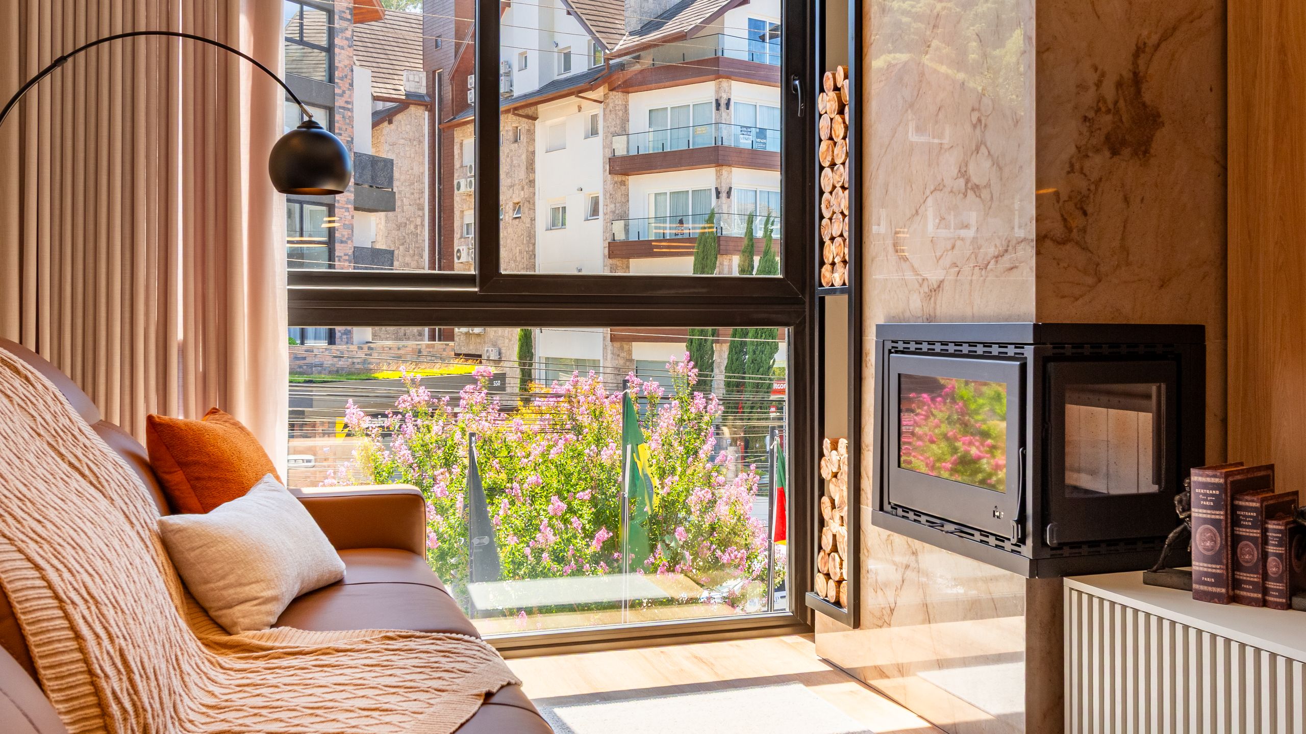 Apartamento 2 quartos sendo 2 suítes para venda no bairro Centro em Gramado