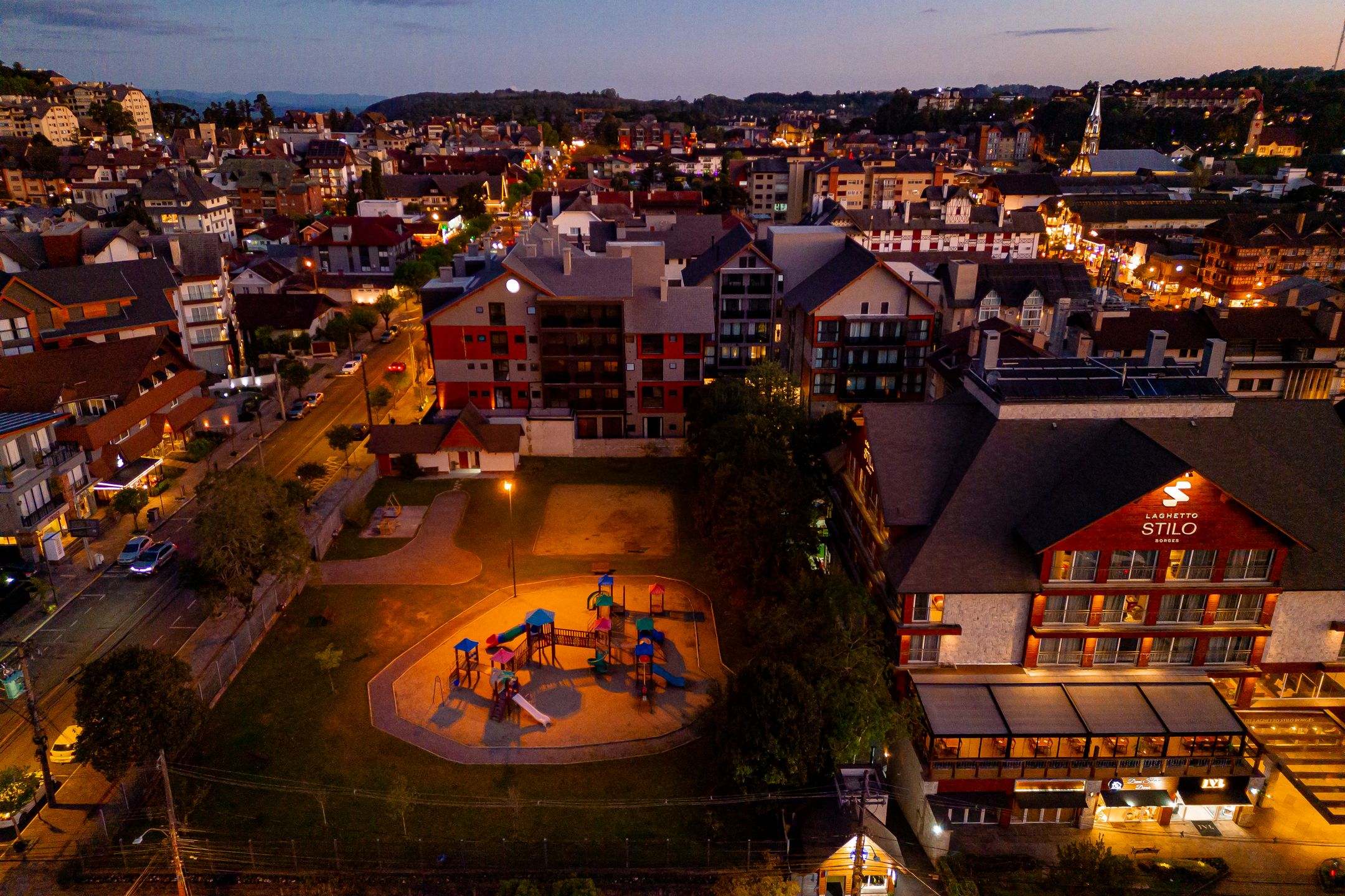 Apartamento 2 quartos sendo 2 suítes para venda no bairro Centro em Gramado