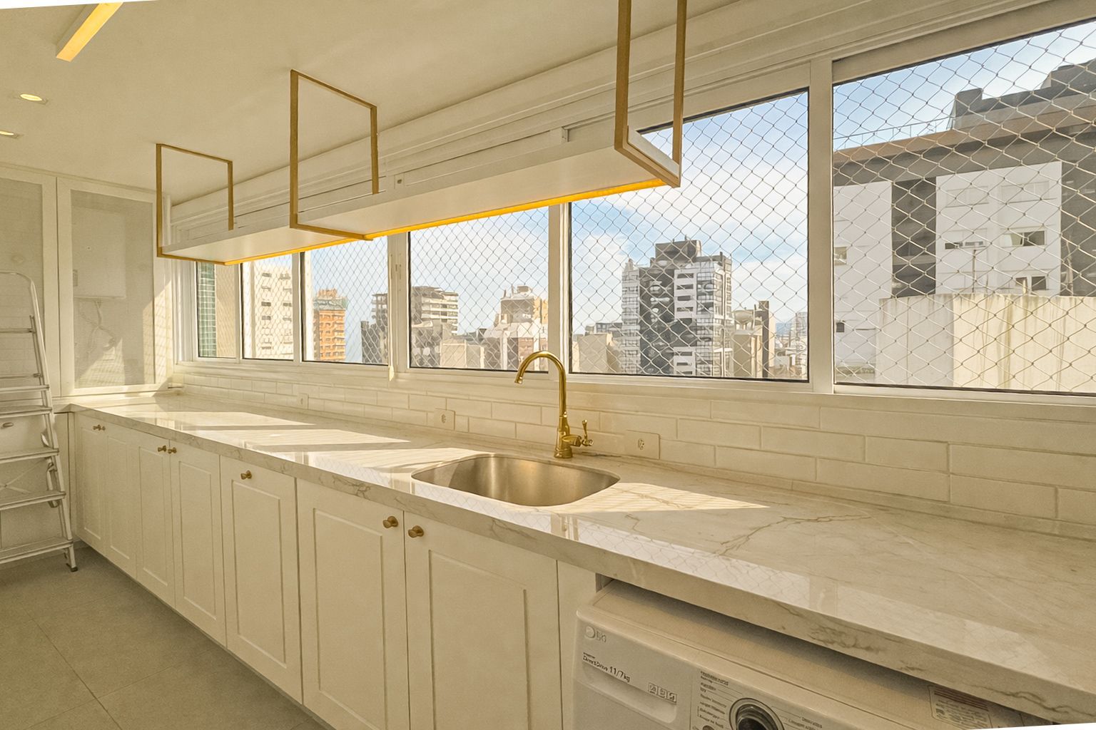 Cobertura 3 quartos sendo 1 suíte para venda no bairro Centro em Torres