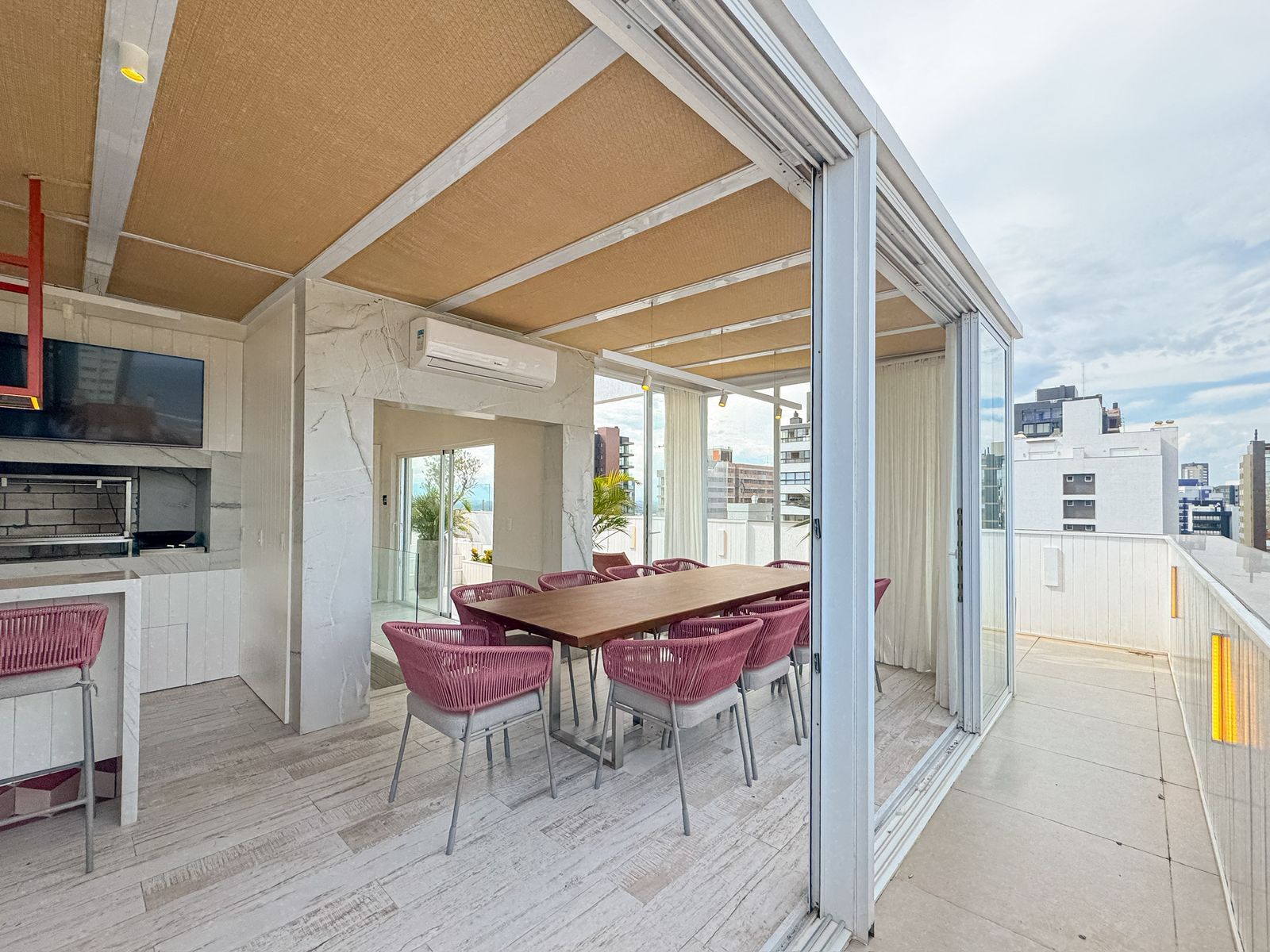 Cobertura 3 quartos sendo 1 suíte para venda no bairro Centro em Torres