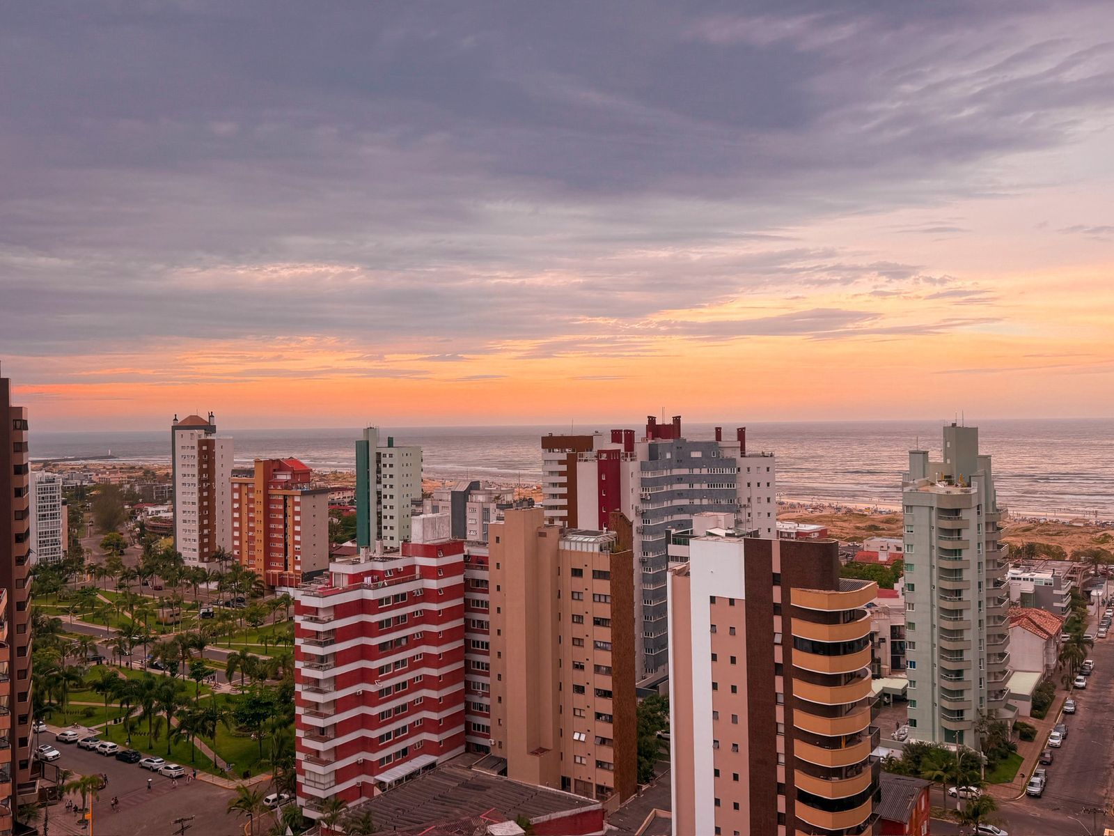 Cobertura 3 quartos sendo 1 suíte para venda no bairro Centro em Torres