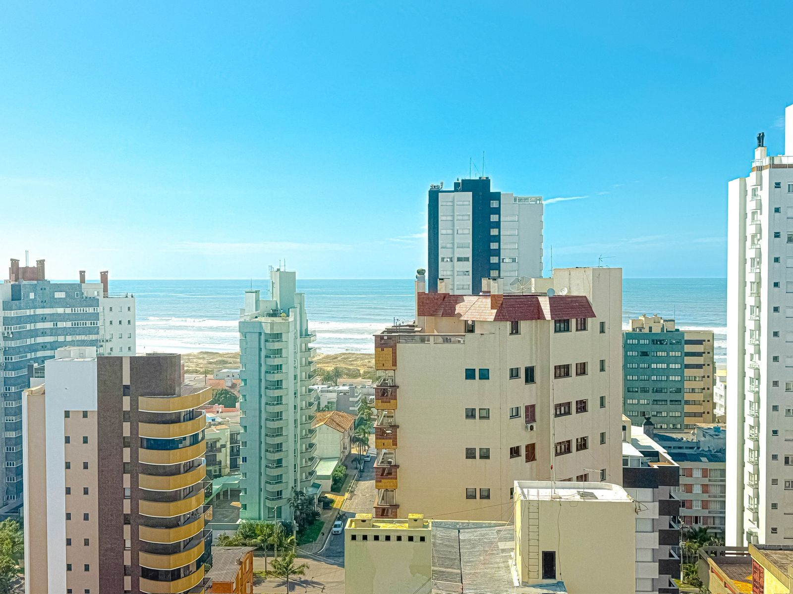 Cobertura 3 quartos sendo 1 suíte para venda no bairro Centro em Torres