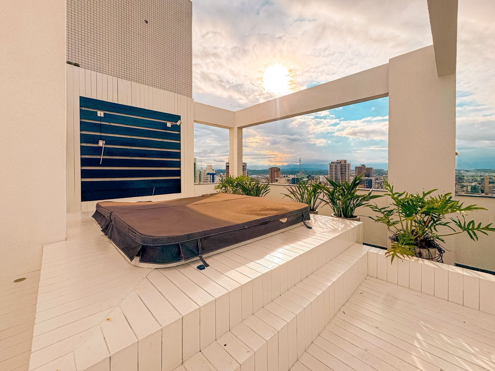 Cobertura 3 quartos sendo 1 suíte para venda no bairro Centro em Torres