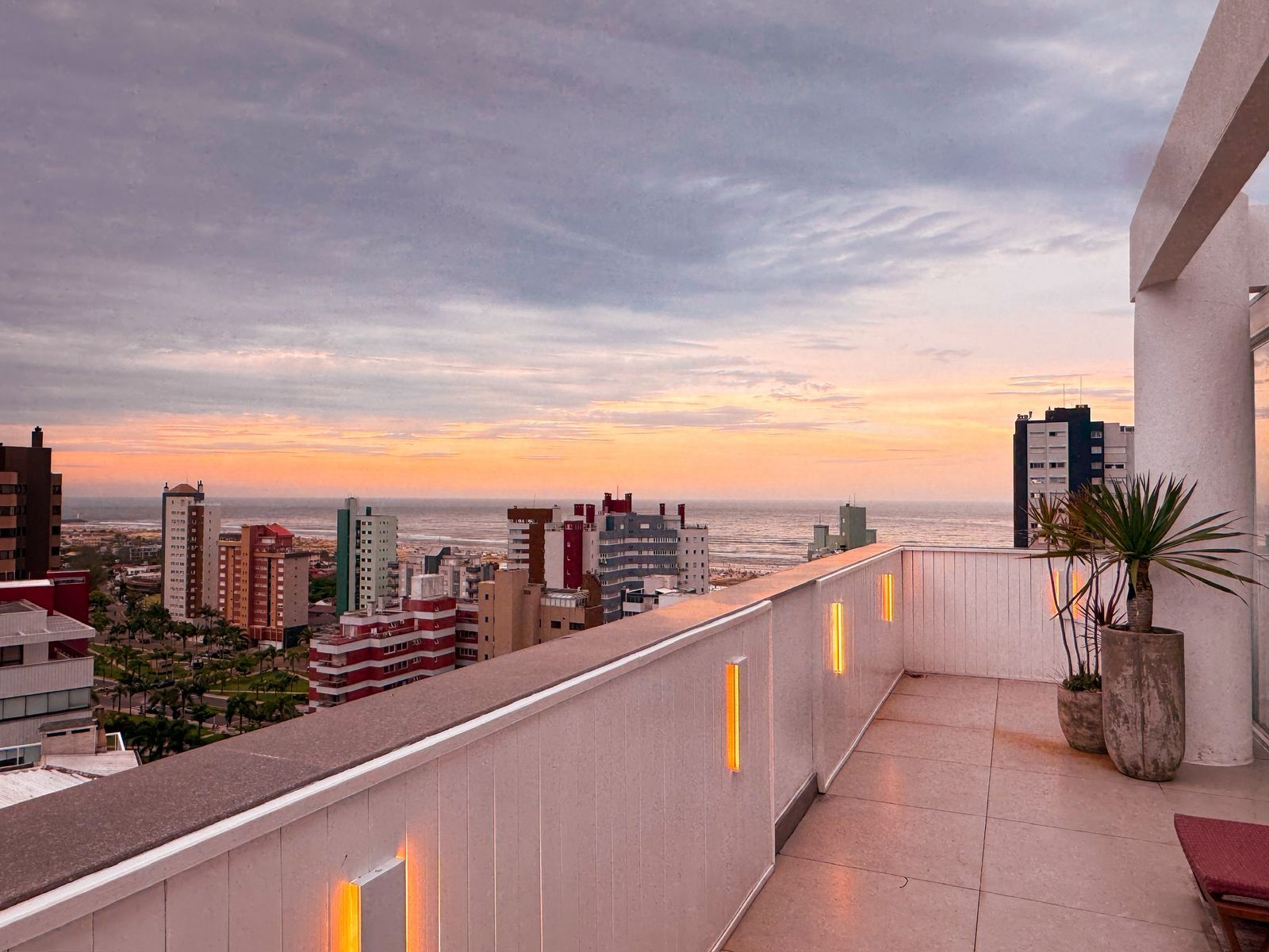 Cobertura 3 quartos sendo 1 suíte para venda no bairro Centro em Torres