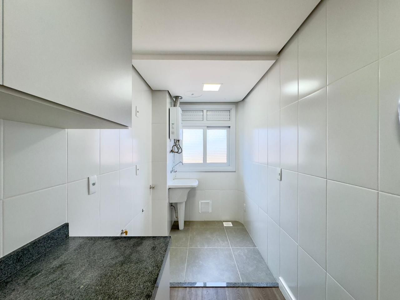 Apartamento 2 quartos sendo 1 suíte para venda no bairro Vila Ipiranga em Porto Alegre