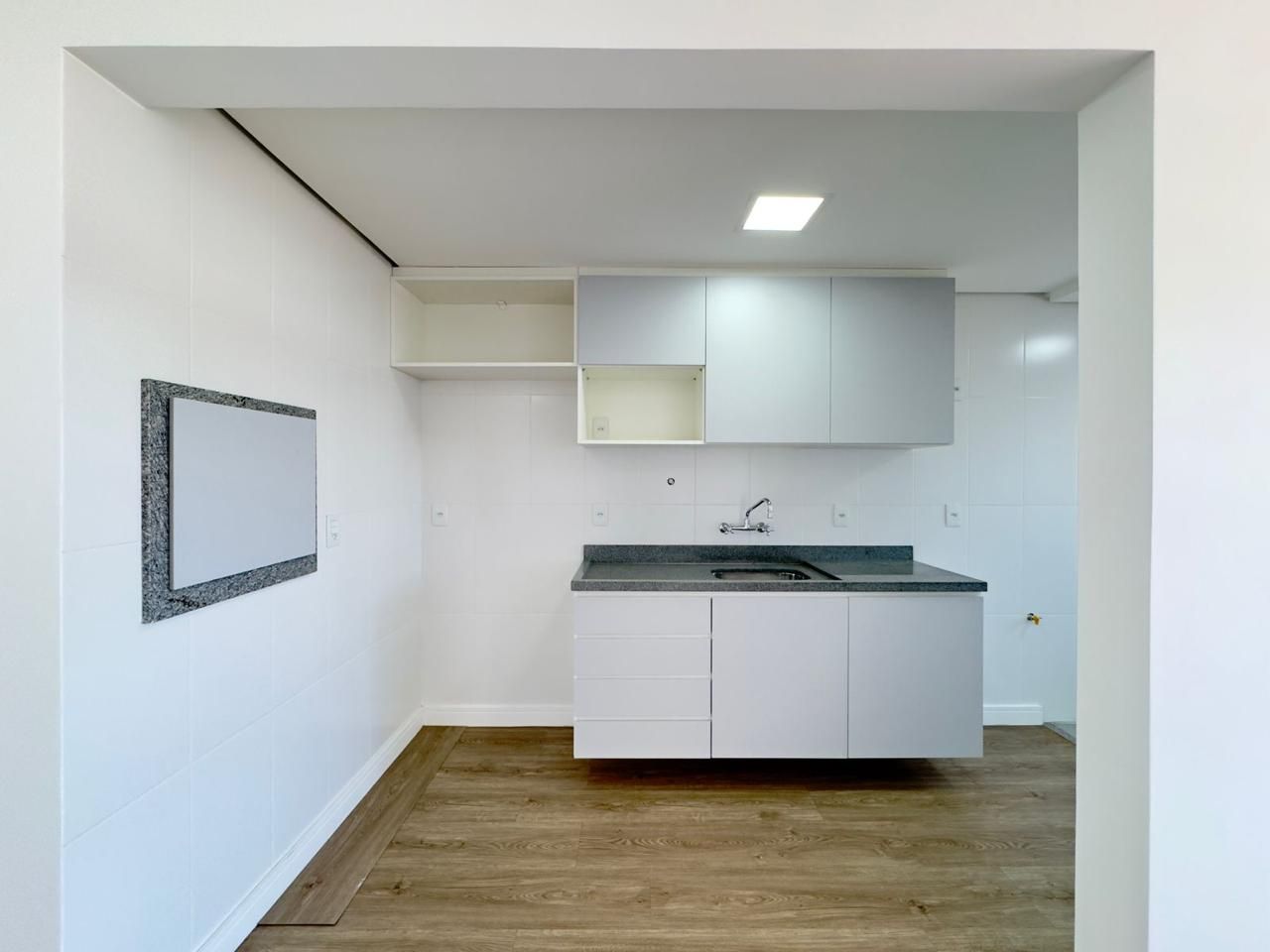 Apartamento 2 quartos sendo 1 suíte para venda no bairro Vila Ipiranga em Porto Alegre