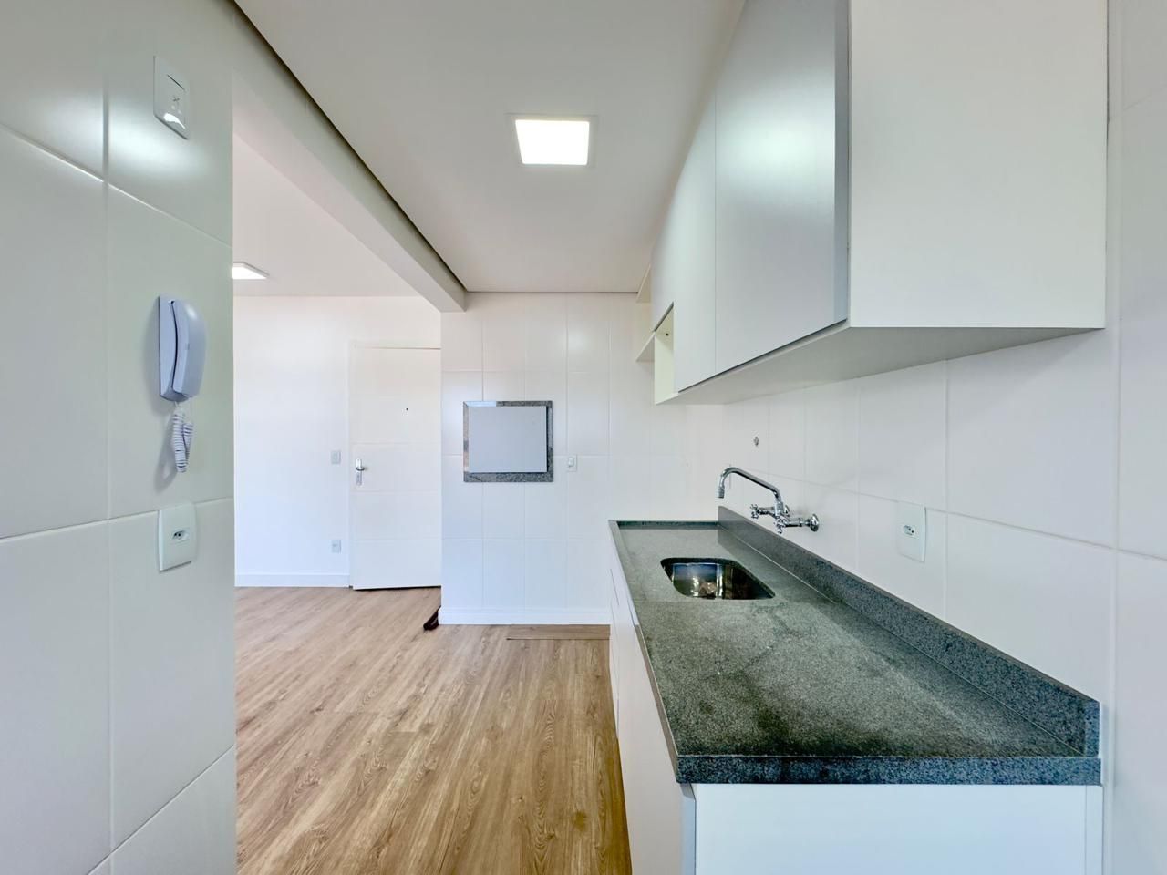 Apartamento 2 quartos sendo 1 suíte para venda no bairro Vila Ipiranga em Porto Alegre