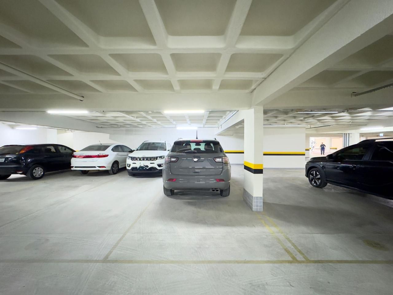 Apartamento 2 quartos sendo 1 suíte para venda no bairro Vila Ipiranga em Porto Alegre