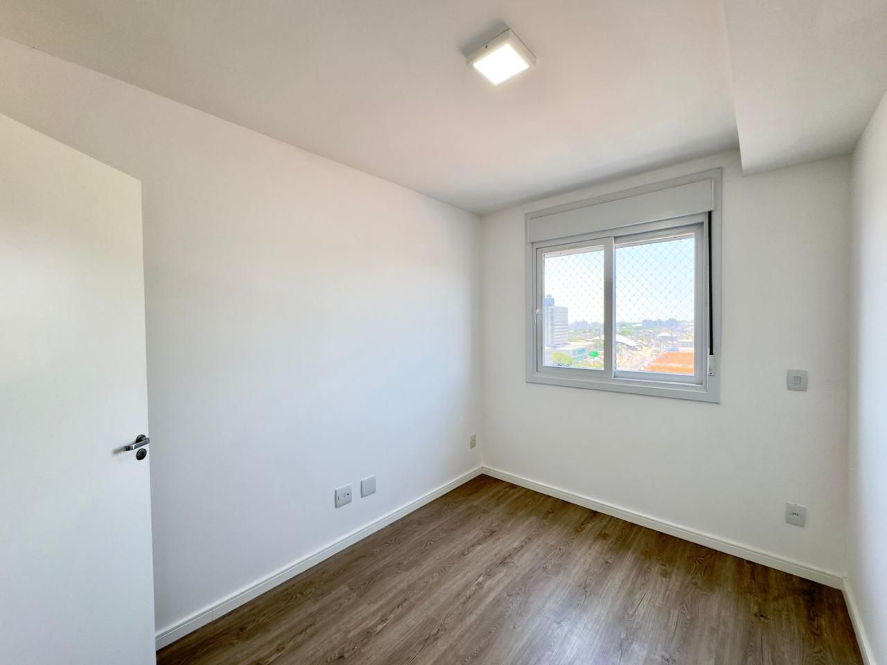 Apartamento 2 quartos sendo 1 suíte para venda no bairro Vila Ipiranga em Porto Alegre