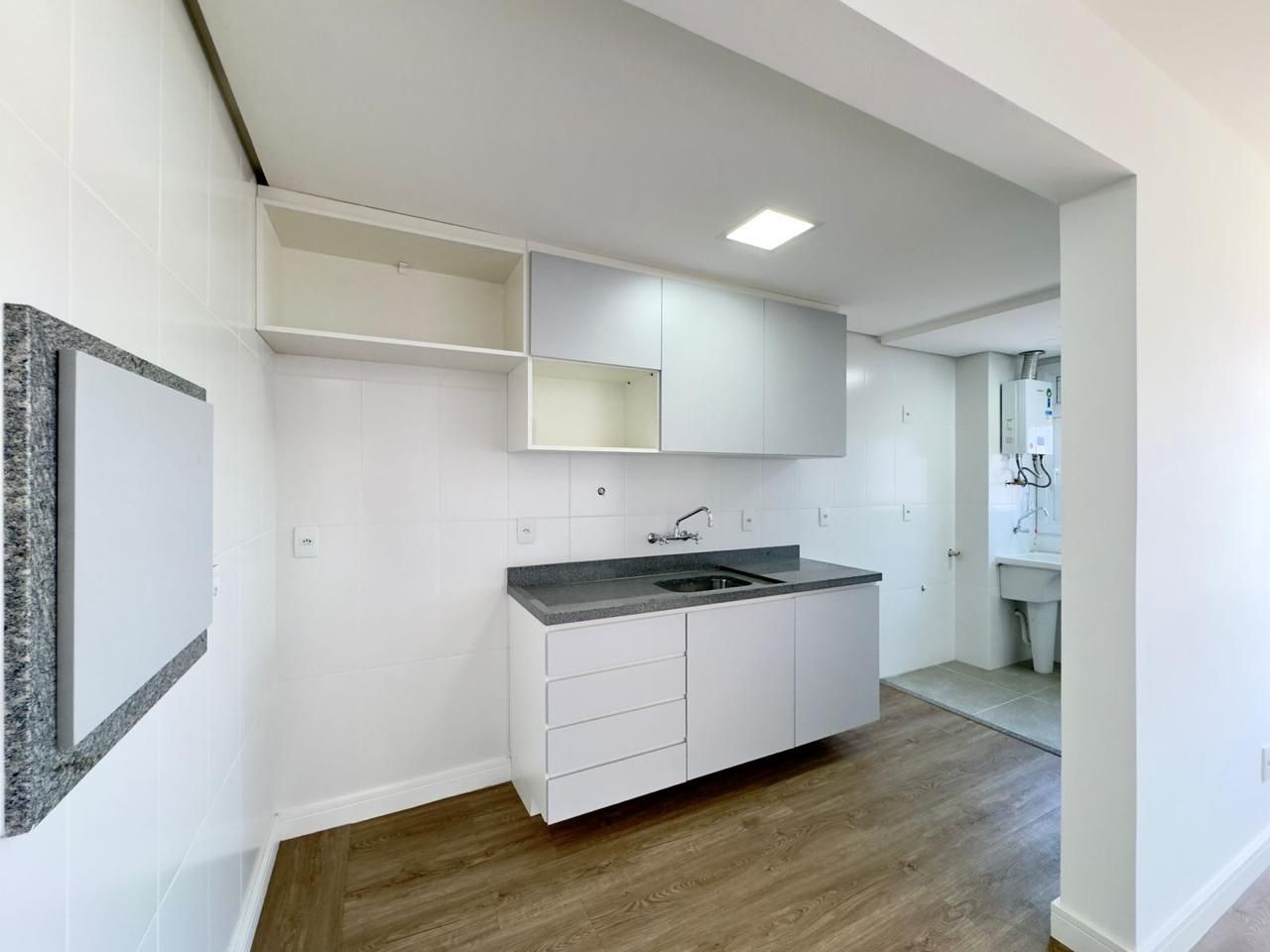 Apartamento 2 quartos sendo 1 suíte para venda no bairro Vila Ipiranga em Porto Alegre