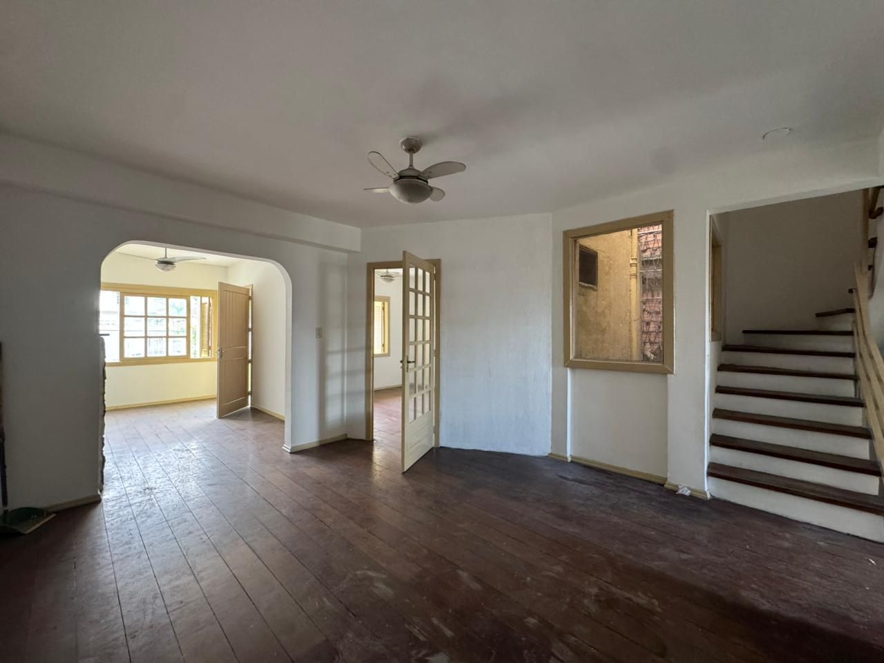 Casa 5 quartos sendo 1 suíte para venda no bairro Jardim São Pedro em Porto Alegre