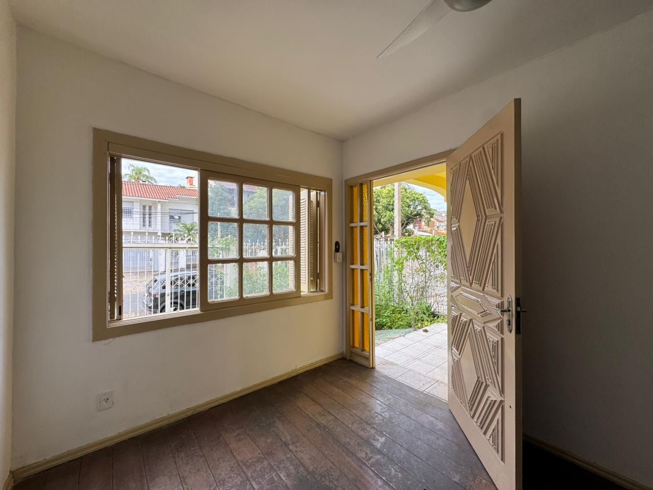 Casa 5 quartos sendo 1 suíte para venda no bairro Jardim São Pedro em Porto Alegre