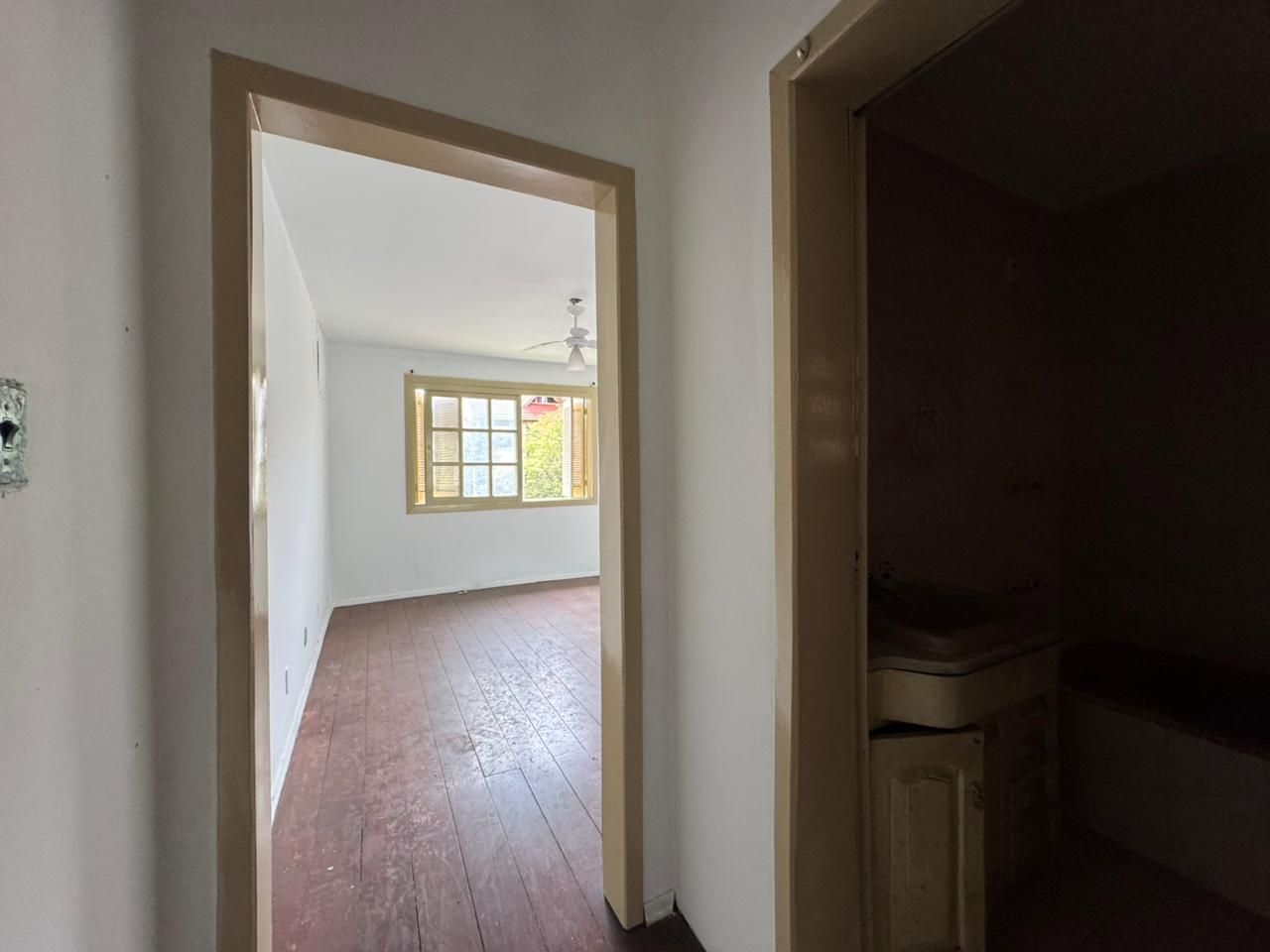 Casa 5 quartos sendo 1 suíte para venda no bairro Jardim São Pedro em Porto Alegre