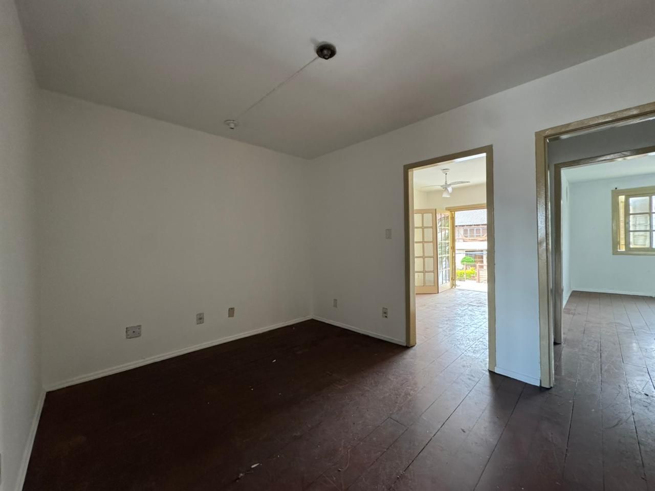 Casa 5 quartos sendo 1 suíte para venda no bairro Jardim São Pedro em Porto Alegre