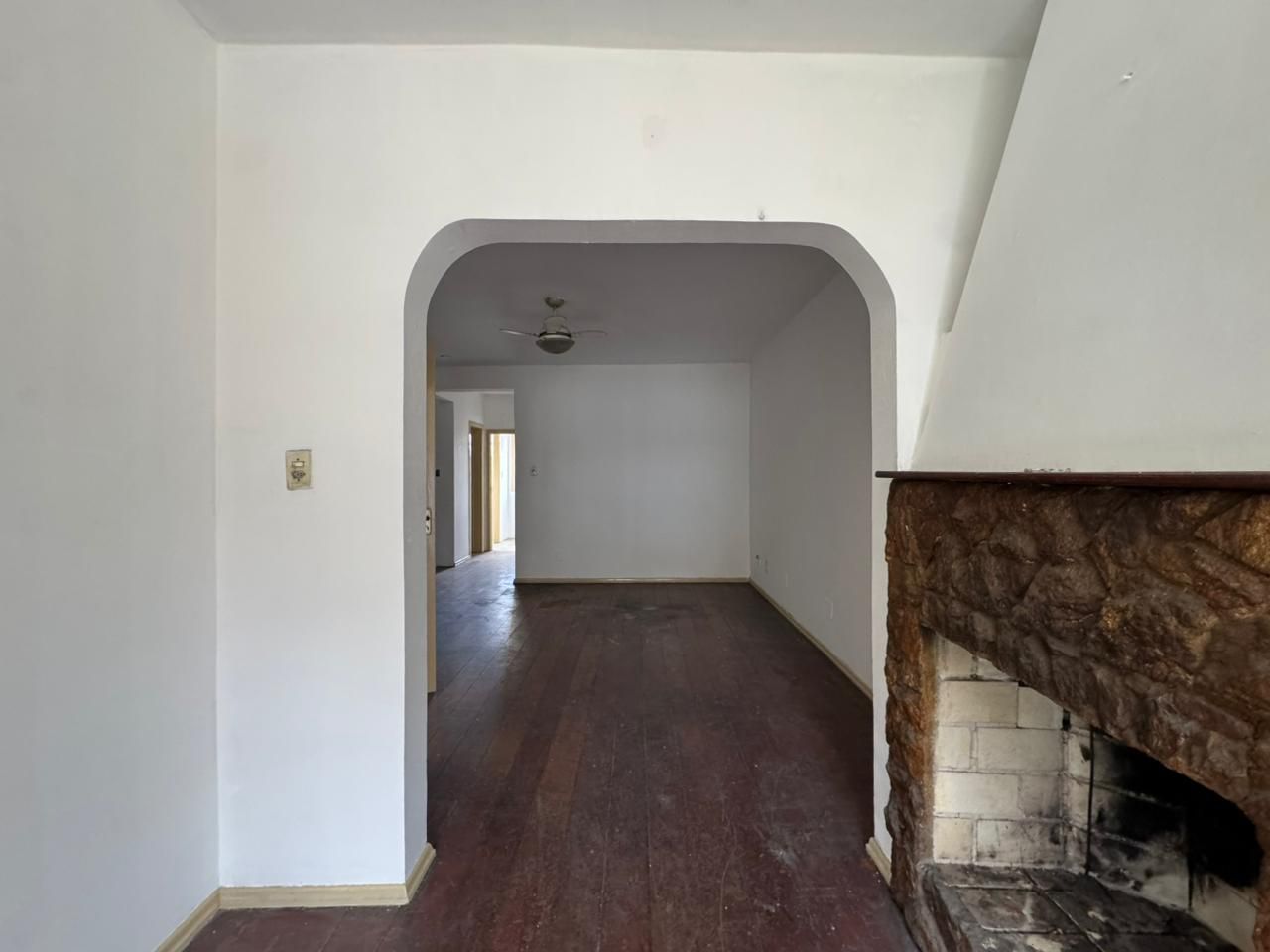 Casa 5 quartos sendo 1 suíte para venda no bairro Jardim São Pedro em Porto Alegre