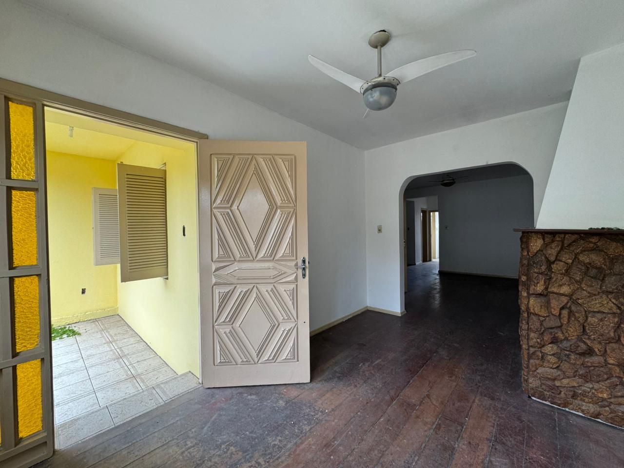 Casa 5 quartos sendo 1 suíte para venda no bairro Jardim São Pedro em Porto Alegre