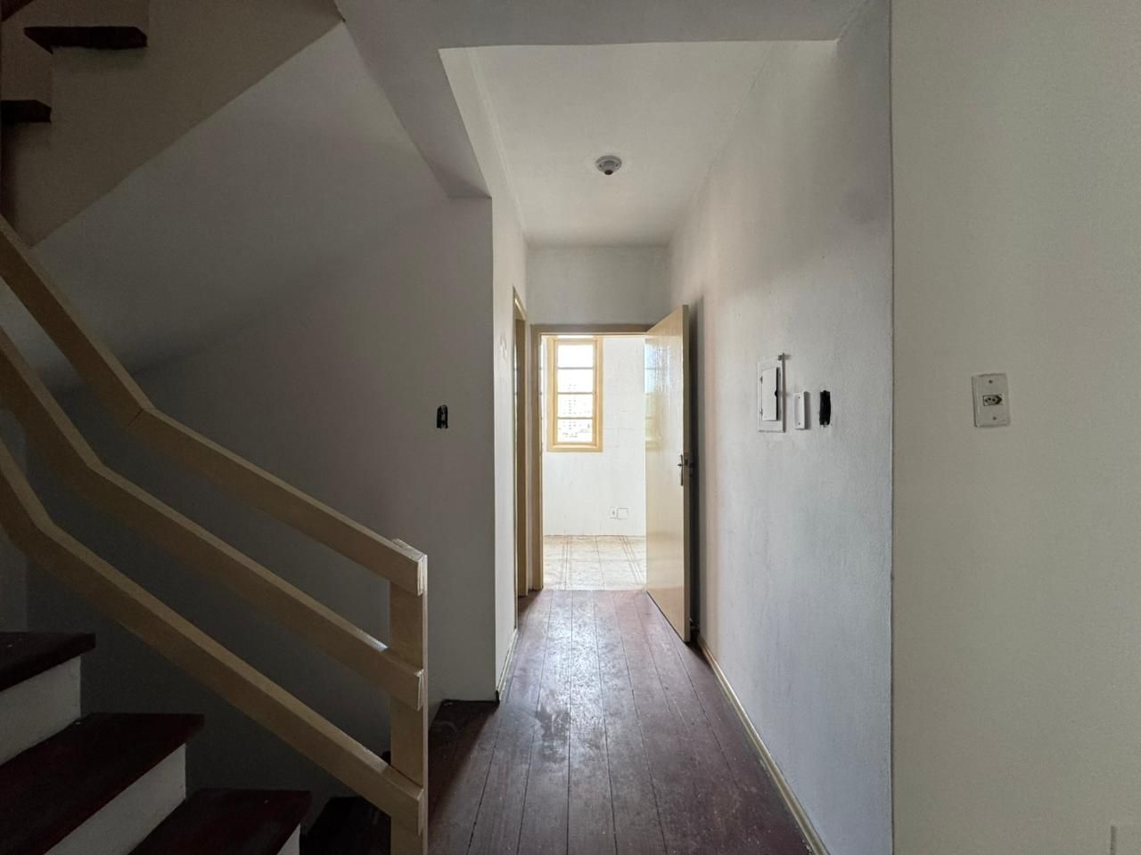 Casa 5 quartos sendo 1 suíte para venda no bairro Jardim São Pedro em Porto Alegre