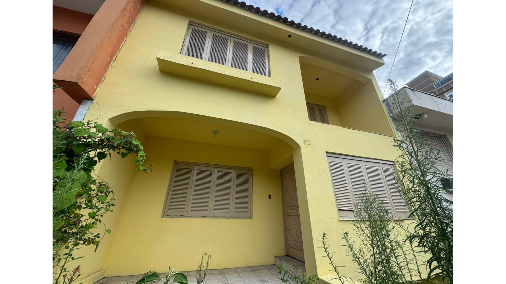 Casa 5 quartos sendo 1 suíte para venda no bairro Jardim São Pedro em Porto Alegre
