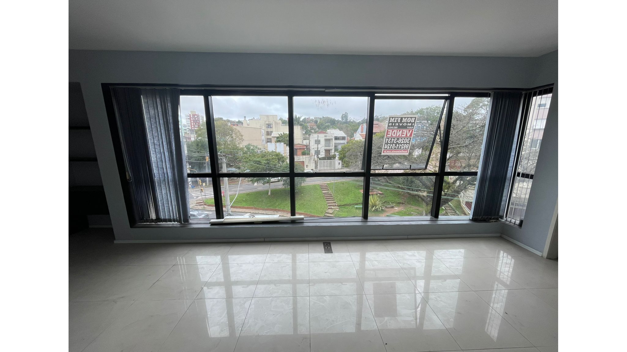 Sala Comercial para venda no bairro Menino Deus em Porto Alegre