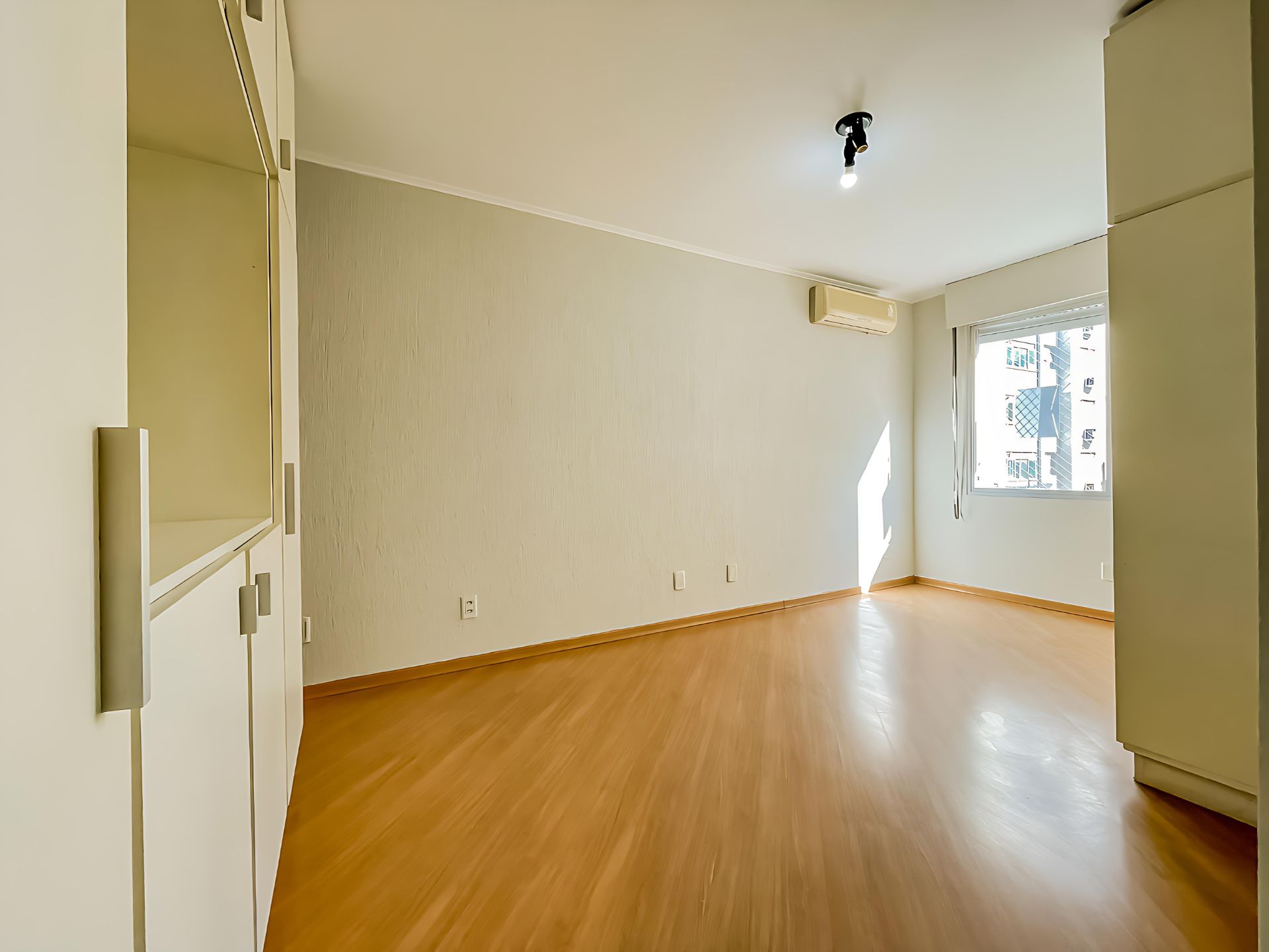 Apartamento para venda no bairro Moinhos de Vento em Porto Alegre