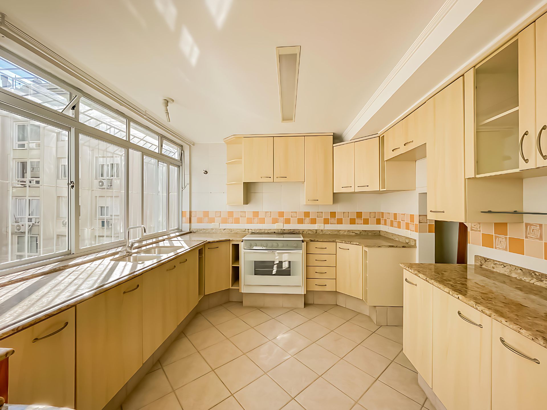 Apartamento para venda no bairro Moinhos de Vento em Porto Alegre
