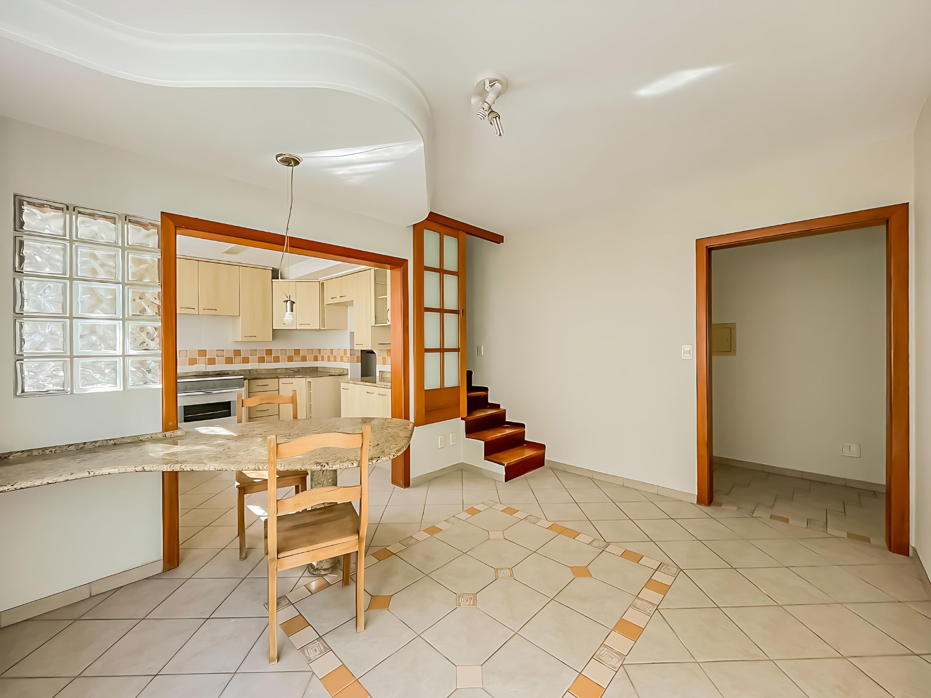 Apartamento para venda no bairro Moinhos de Vento em Porto Alegre