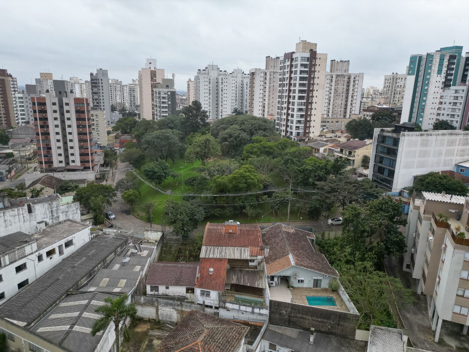 Casa para venda no bairro Passo De#39;Areia em Porto Alegre