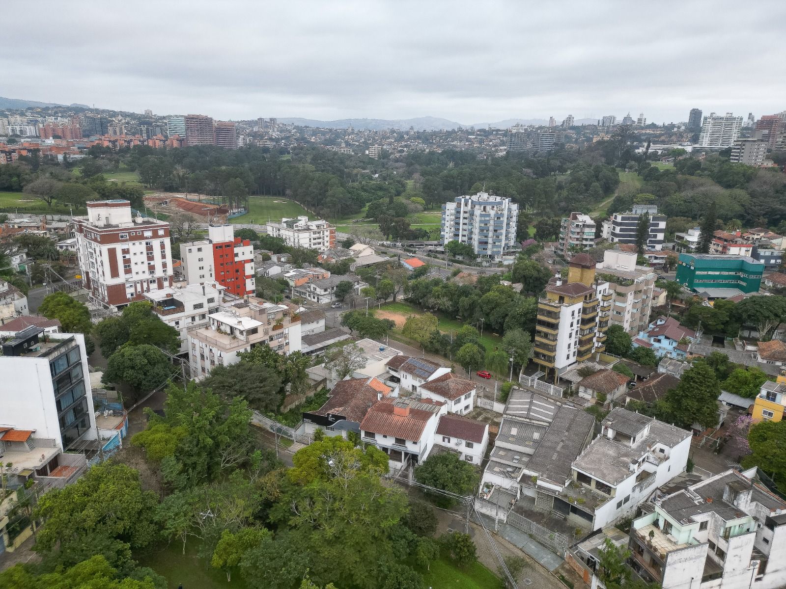 Casa para venda no bairro Passo De#39;Areia em Porto Alegre
