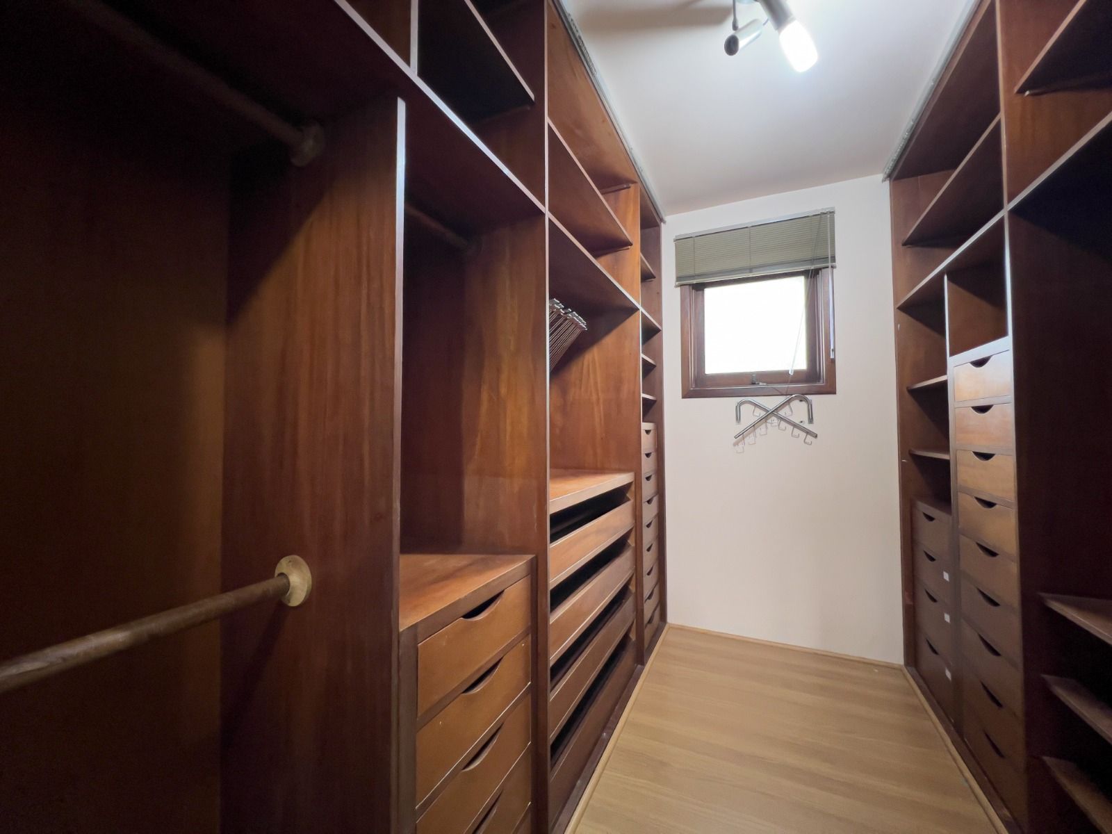 Casa para venda no bairro Passo De#39;Areia em Porto Alegre